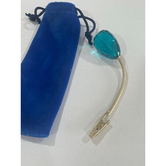 Quickclasp Bracelet Helper Set of 2 with Drawstring Bags - Picture 2 of 10